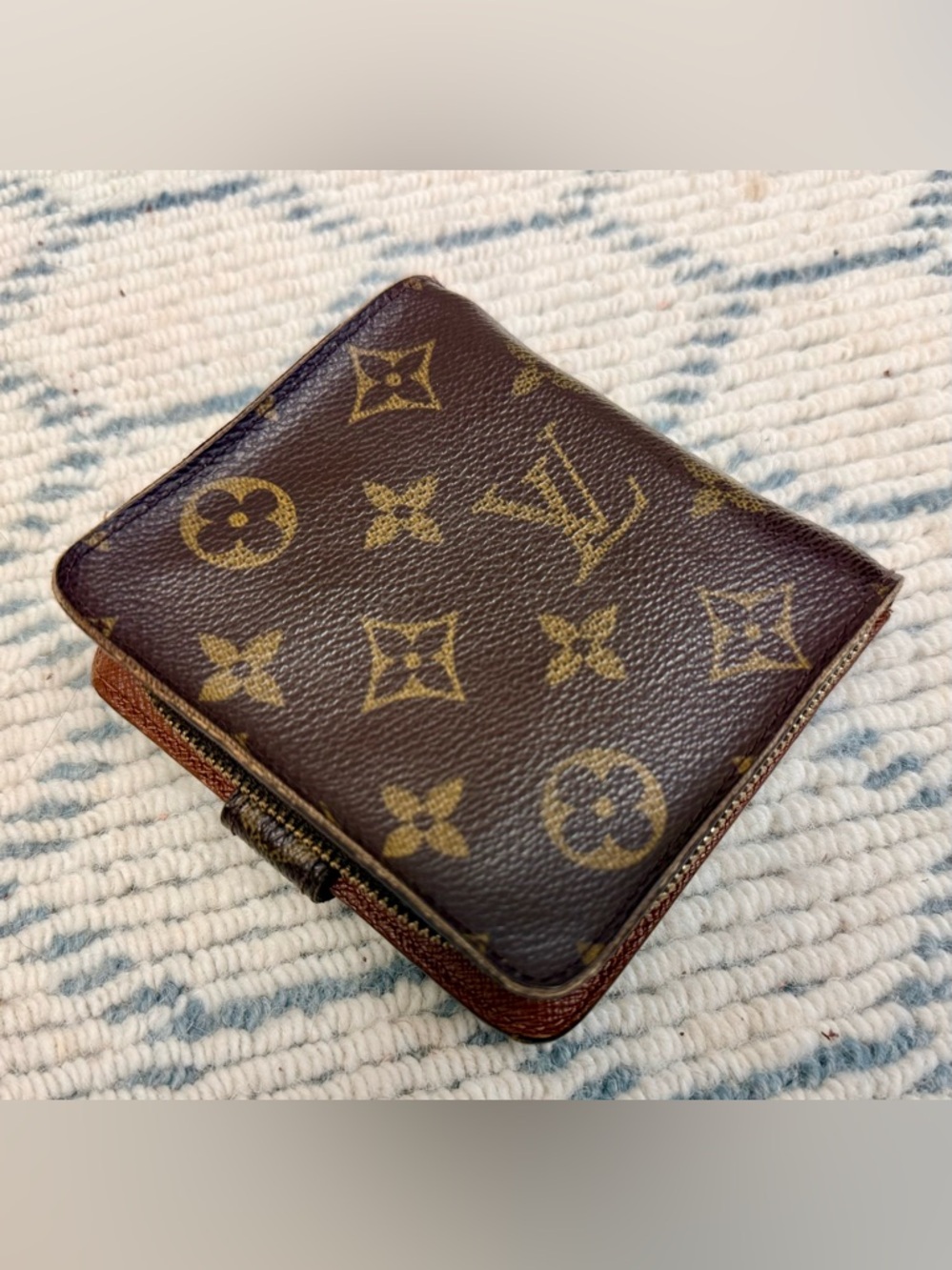LOUIS VUITTON Vintage Y2K Classic Brown Monogram Leather Compact Bi-Fold Wallet - Picture 8 of 16